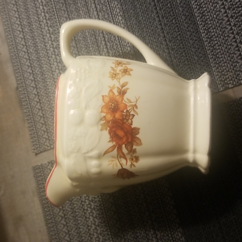 VTG CROOKSVILLE MILK PITCHER . SO CUTE! GREAT CONDITION ~